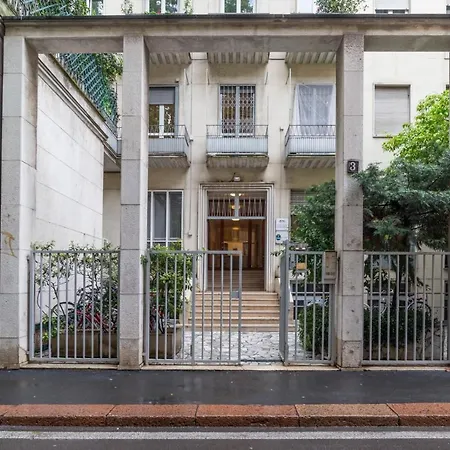 Sant'ambrogio Bright With Terrace Apartment